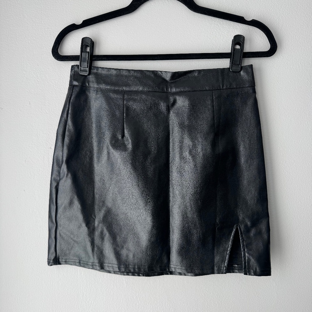Lulu’s Women’s ‘Corte’ Black Vegan Leather Mini skirt size S